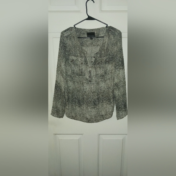 Cynthia Rowley Tops - Cynthia Rowley Long Sleeves Vneck Silk Blouse/ Sz S/ Gray Snakeskin Covered
